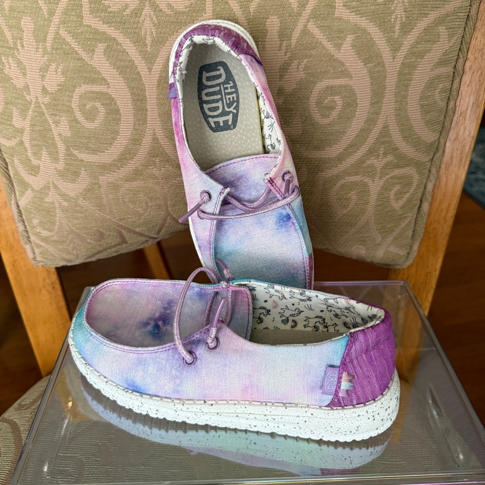 **SOLD** NWOT Hey Dude Wendy Youth Dreamer Sz 2 Color Unicorn